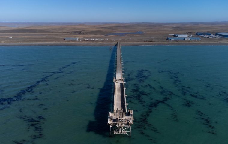 Andres Dachary denies the construction of any military base of port in Tierra del Fuego