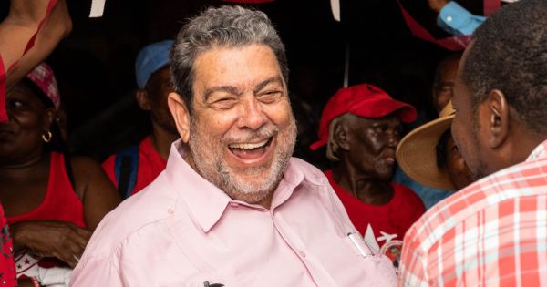 "Comrade" Ralph Gonsalves becomes new Celac pro tempore president — MercoPress - Vimarsana News