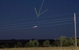 Witnesses in the department (province) of Paysandú and in the neighboring Argentine province of Entre Ríos saw the strange lights and uploaded pics on social media