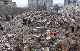 Turkish authorities have arrested people for looting and also for their alleged negligence in real estate developments with no anti-seismic precautions