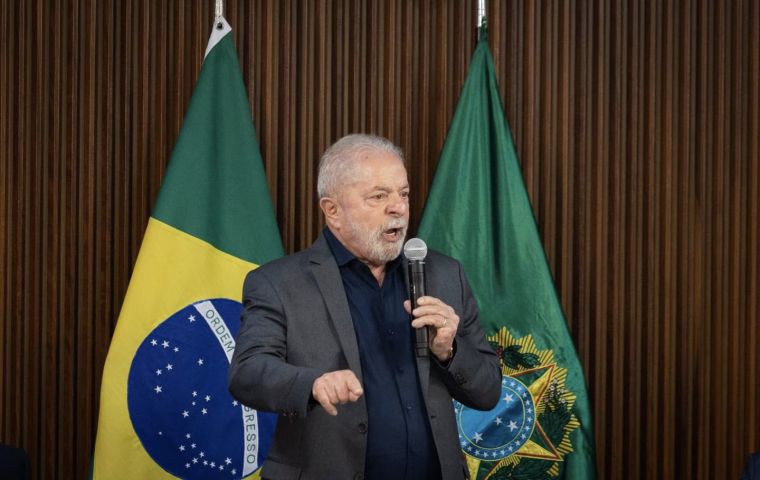 Institutional Relations Minister Alexandre Padilha said the government is not considering ways to cut short the terms of central bank chief Roberto Campos Neto