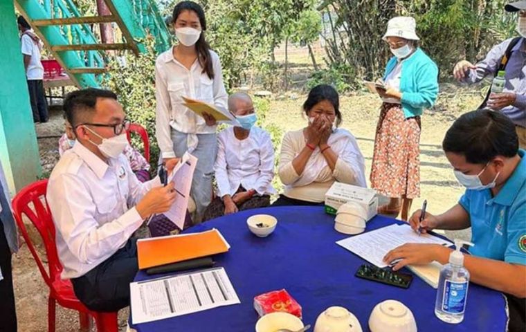 An 11-year-old girl in Cambodia died of H5N1 and her father tested positive for the virus //AFP