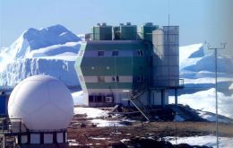 Em 2021, sob o disfarce de pesquisa civil, a China teria começado a usar capacidades militares avançadas em sua base de Zhongshan, na Antártica.