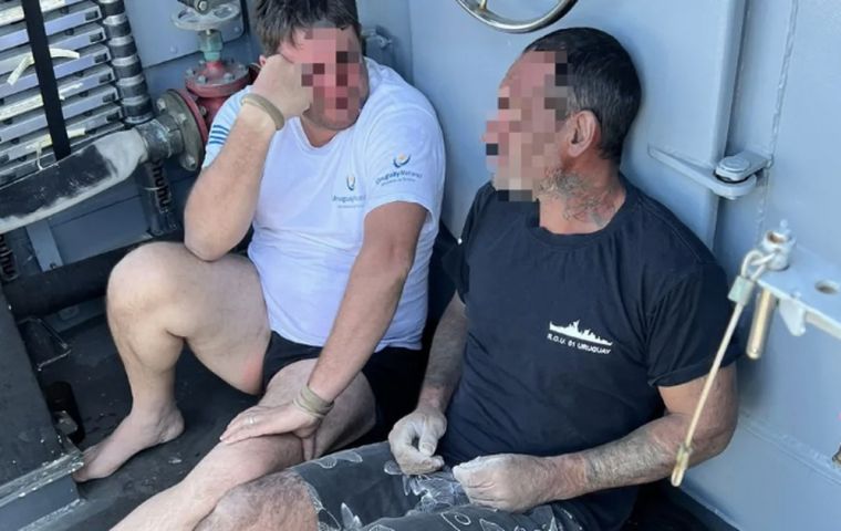 After a large-scale deployment by the Uruguayan Navy and Coast Guard, the survivors were found by the crews of artisanal fishing boats