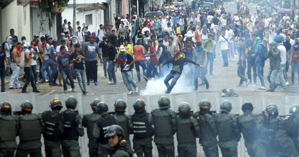 Amnistía Internacional denuncia exceso de fuerza contra protestas sociales en Venezuela — MercoPress