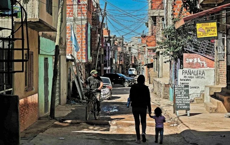 According to Indec, 54.2% of people aged 0 to 14 live in poverty
