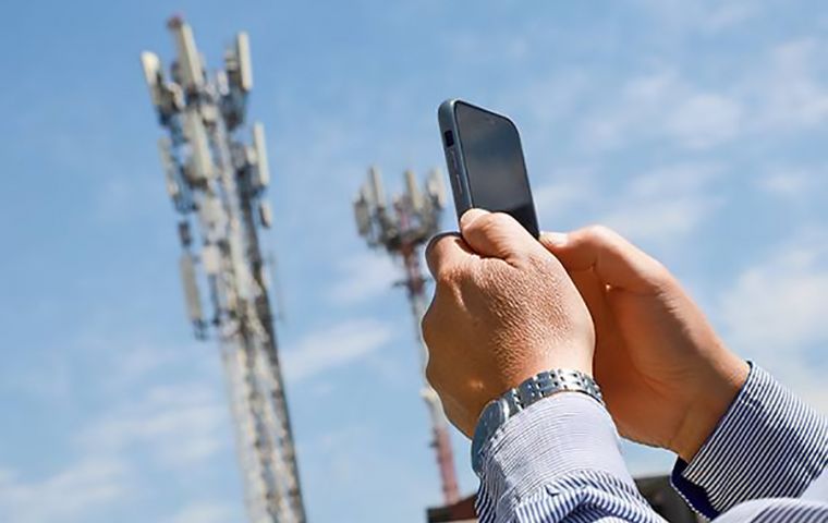 In 2021, Chile was the first country in Latin America to tender the spectrum with national coverage for the 5G network