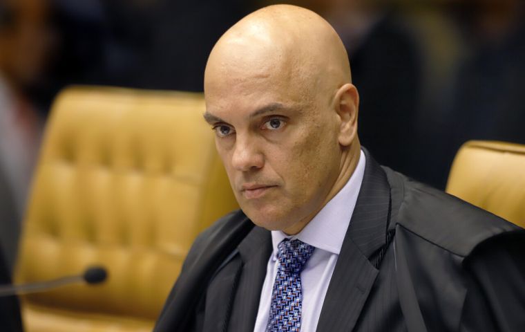 De Moraes insisted the investigation involves all rioters and also all civilian and military public agents who looked the other way