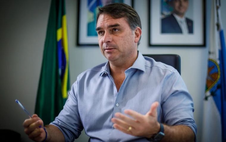 Flávio Bolsonaro was also fined R$ 5,000 for sharing a video leading people to believe Lula had been possessed by the devil.