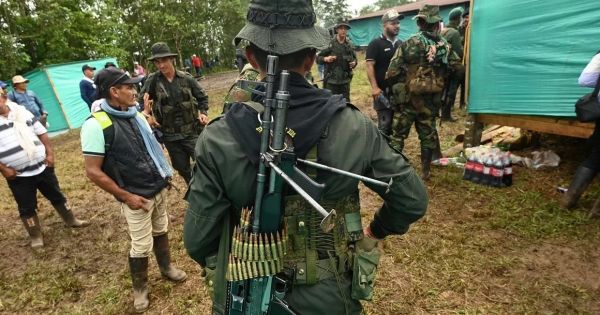 Colombia halts ceasefire with FARC dissidents after 4 murders - Vimarsana News