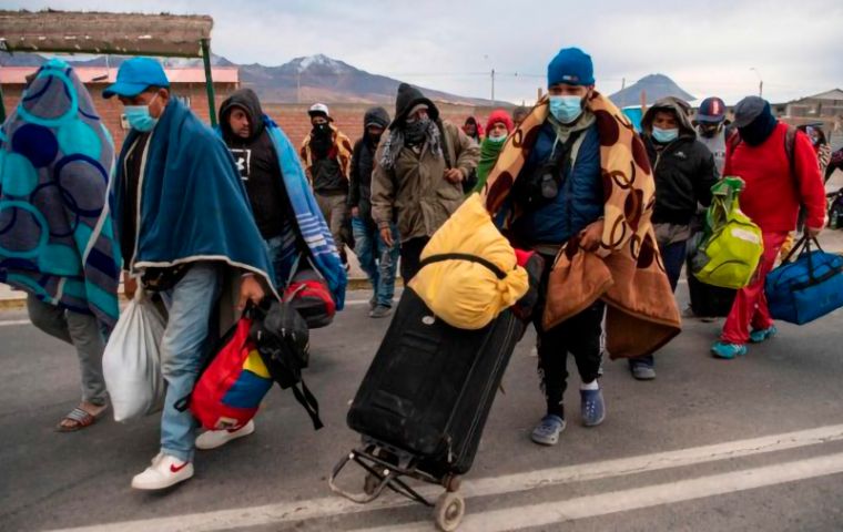 According to statistics provided by the National Statistics Institute (INE) in April of this year, there are 1,482,390 foreigners living in Chile, of which 476,451 are Venezuelans.
