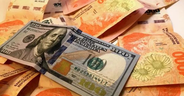 Argentina: "Blue" dollar closes in on AR$ 600 threshold — MercoPress - Vimarsana News