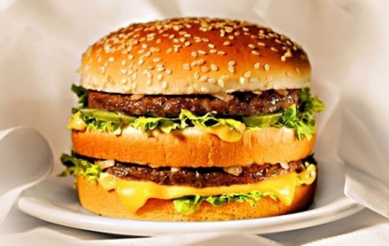 For the Big Mac Index, the famous hamburger costs the equivalent of US$ 6,86 in Uruguay and US$ 5,85 in the US, meaning a Big Mac is 22,9% dearer in Uruguay