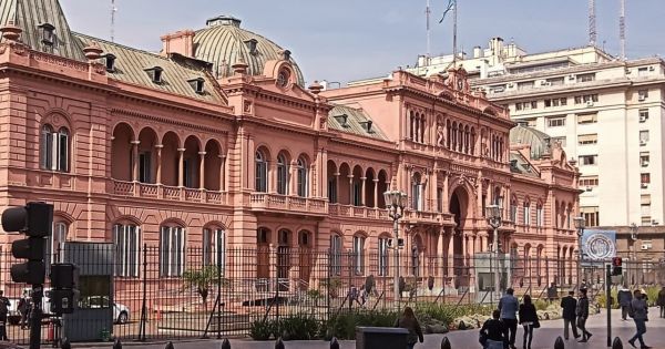 Caller tells 911 there was a bomb in Casa Rosada - Vimarsana News