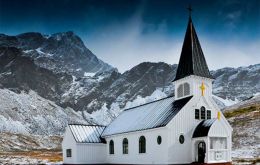  The church was planned by Larsen and designed by architect Adalbert Kielland, Larsen’s son-in-law. It was prefabricated in Strømmen, Norway.