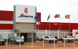 Meatpacker Marfrig has agreed to sell 16 slaughtering plants to rival Minerva for 7.5 billion Reais (US$1.54 billion) 