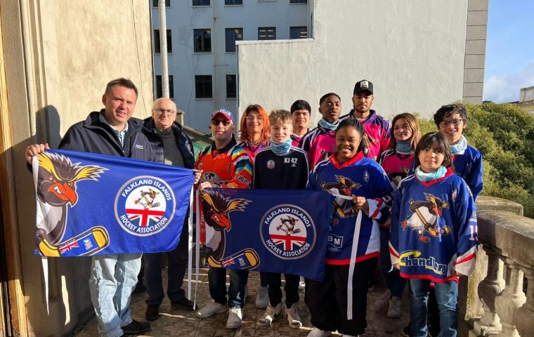 Mayor Radonich and Honorary British consul John Rees with members of the Falklands hockey delegation