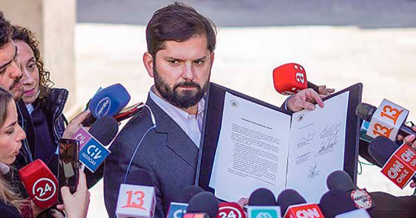 Chile: Boric and former presidents sign declaration against dictatorship - Vimarsana News