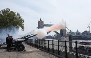 A 62-gun salute was fired at the Tower of London by The Honorable Artillery Company.