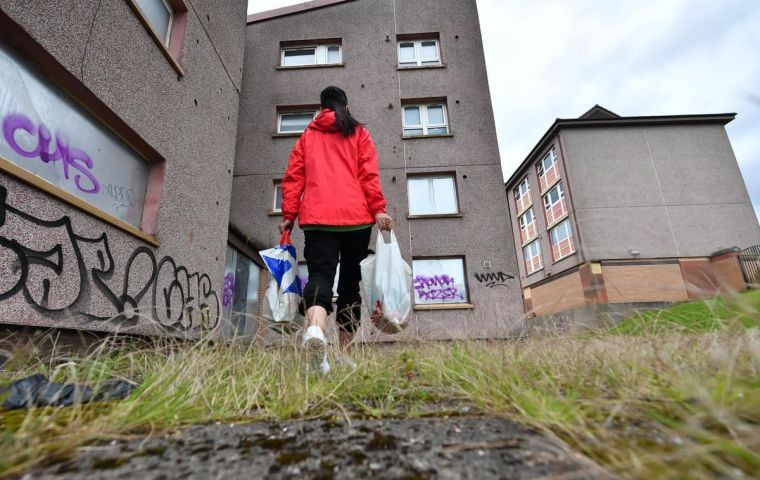 The Joseph Rowntree Foundation (JRT) said poverty for working people was growing and 10% of employees were in locked in persistent low pay