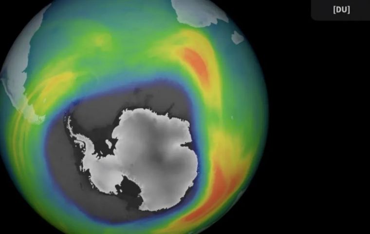 El satélite Copernicus detecta un agujero gigante en la capa de ozono sobre la Antártida, tres veces el tamaño de Brasil.