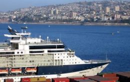 Celebrity Cruise's Infinity on Valparaiso Port