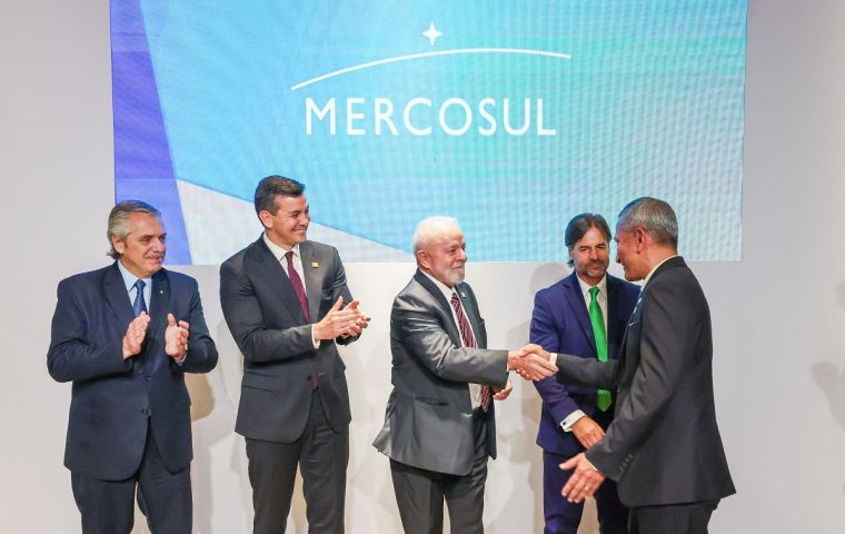 Minister for Foreign Affairs Dr Vivian Balakrishnan with Alberto Fernández, Santiago Peña, Lula da Silva, and Luis Lacalle Pou, at the signing ceremony for the Mercosur-Singapore FTA in Rio 