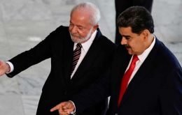 President Lula da Silva with his neighbor Nicolás Maduro 