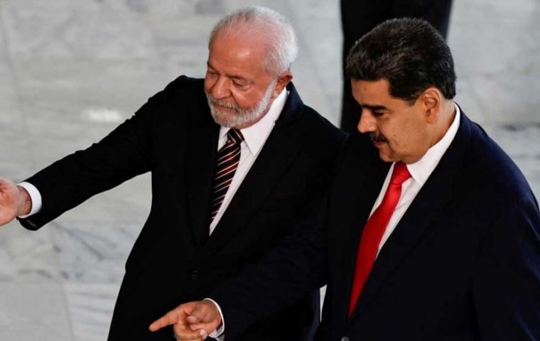  President Lula da Silva with his neighbor Nicolás Maduro 