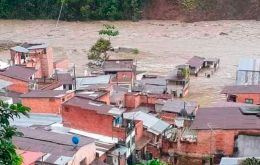 An orange alert “is declared when the upward trend of river levels and the persistence and intensity of rains indicate the possibility of overflowing rivers in the coming hours,” said Senamhi