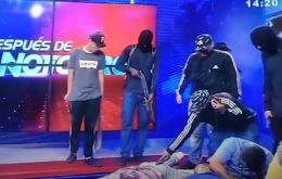 Men with rifles and grenades raided the studios of TC Television, Guayaquil's public TV station.<br />
<br />
