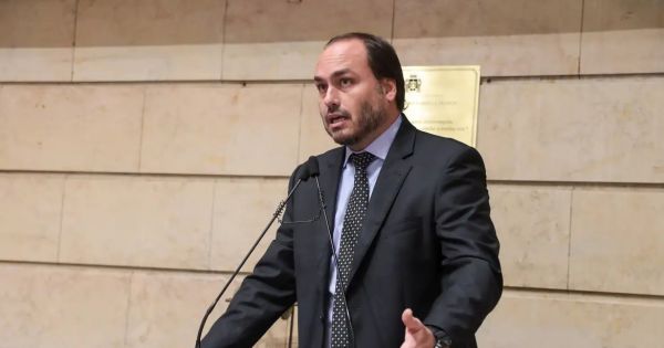 Carlos Bolsonaro's premises raided in "parallel Abin" case — MercoPress - Vimarsana News
