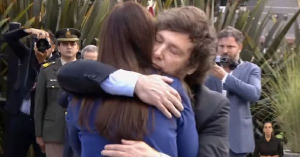 Milei and Villarruel embrace next at the Cenotaph - Vimarsana News