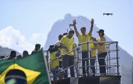 Bolsonaro keeps drafting popular support as his situation before the courts worsens by the hour with every new testimony or finding