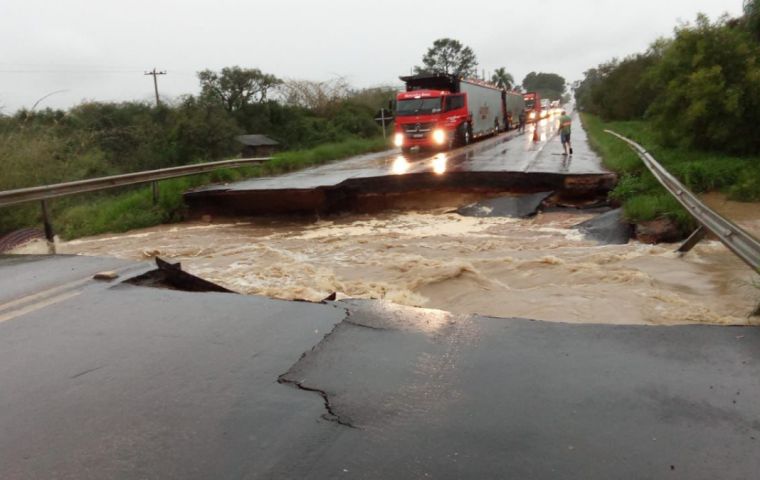 Lula told Leite that the Federal Government would help the State of Rio Grande do Sul through the crisis