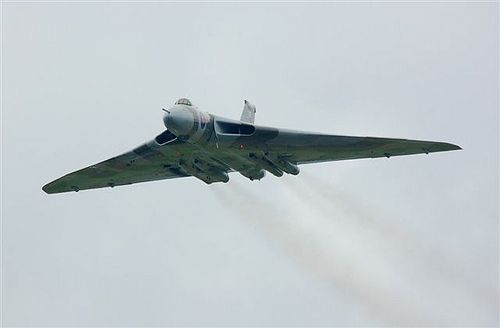 Last airworthy Falklands ‘veteran’ Vulcan bomber running out of funds ...