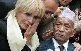 Joanna Lumley protests with Gurkhas in central London