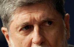 Celso Amorim sends a touch of attention to the G8 summit in Italy.